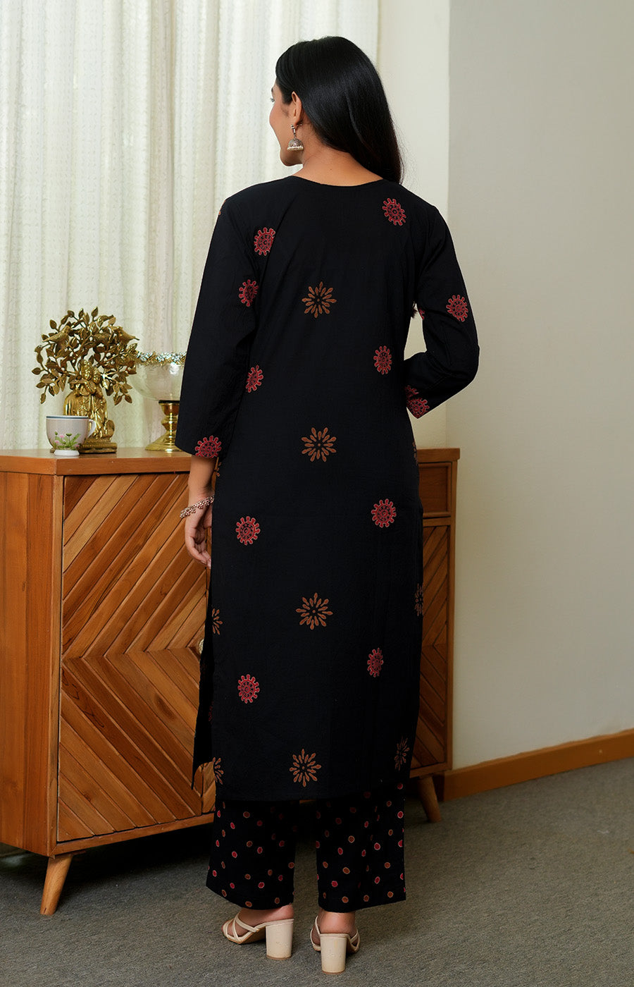 Zariya – Black Embroidered Kurta Set