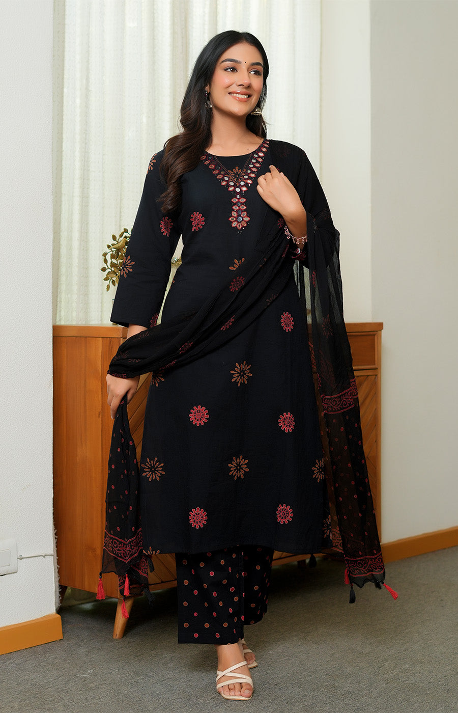 Zariya – Black Embroidered Kurta Set